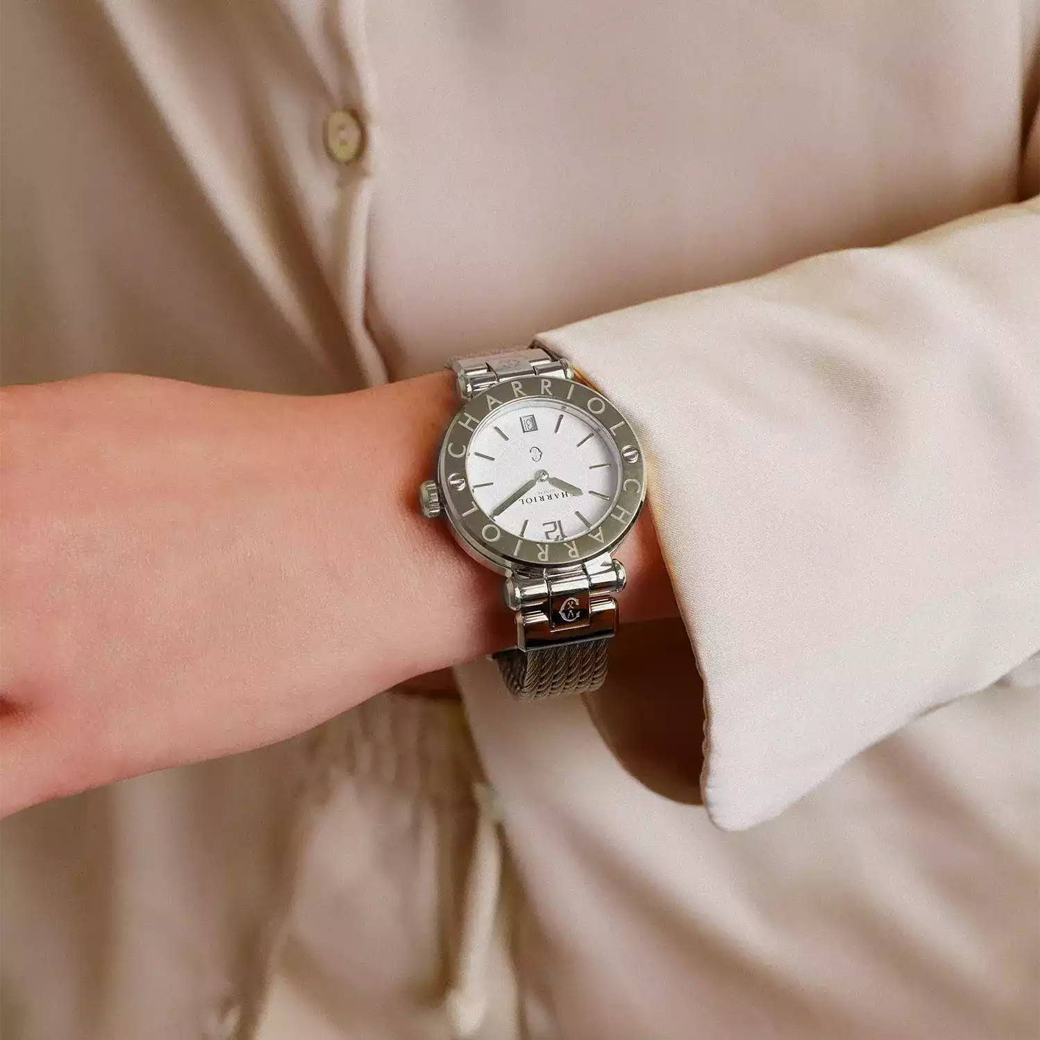 NAVIGATOR CRUISE, 36MM, QUARTZ CALIBRE, INA NG PERLAS DIAL, "CHARRIOL CHARRIOL" BEZEL, STEEL CABLE MAPAGPAPALIT BRACELET - Charriol Geneve - Panoorin