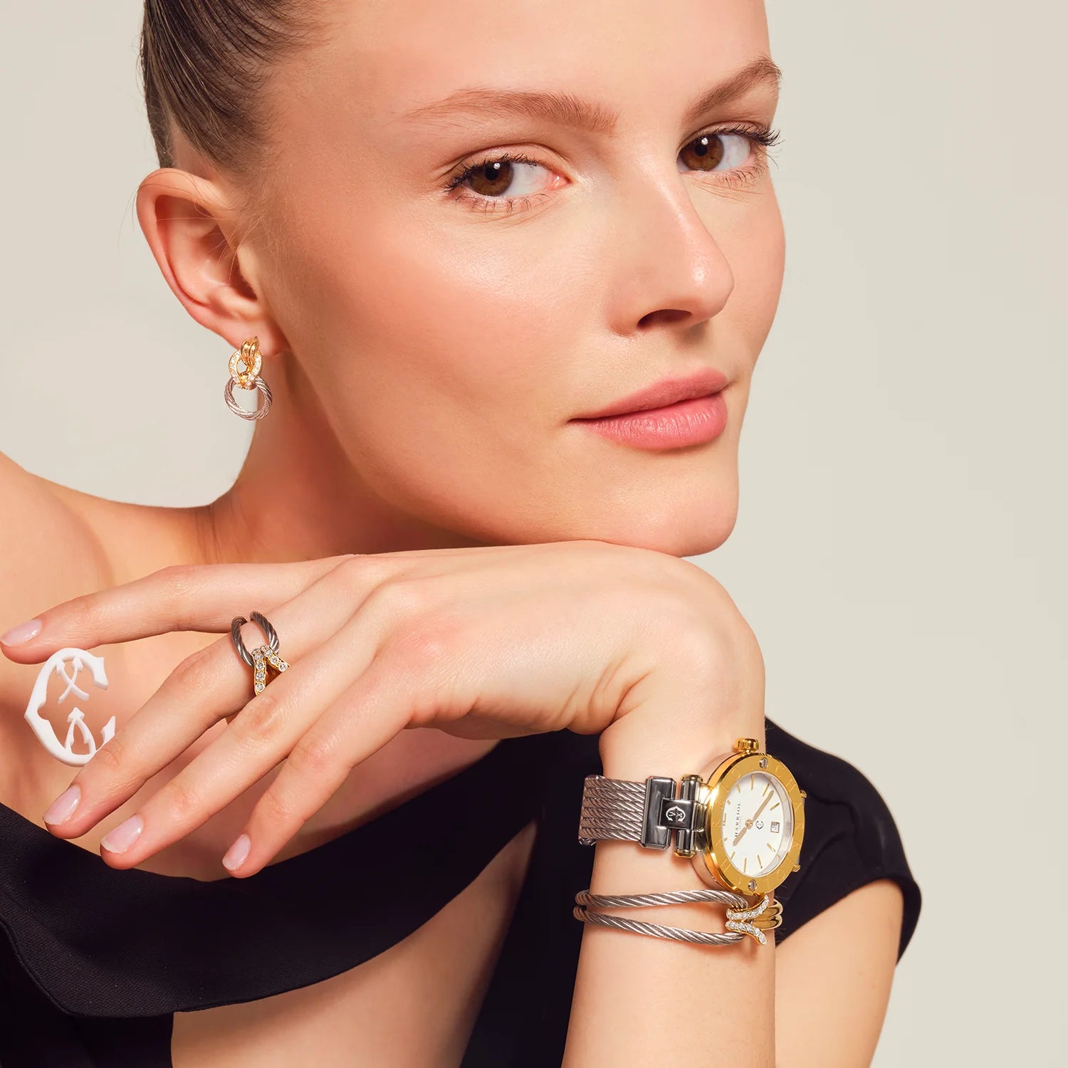 NAVIGATOR CRUISE, 36MM, QUARTZ CALIBRE, INA NG PERLAS DIAL, "CHARRIOL CHARRIOL" BEZEL, STEEL CABLE MAPAGPAPALIT BRACELET - Charriol Geneve - Panoorin