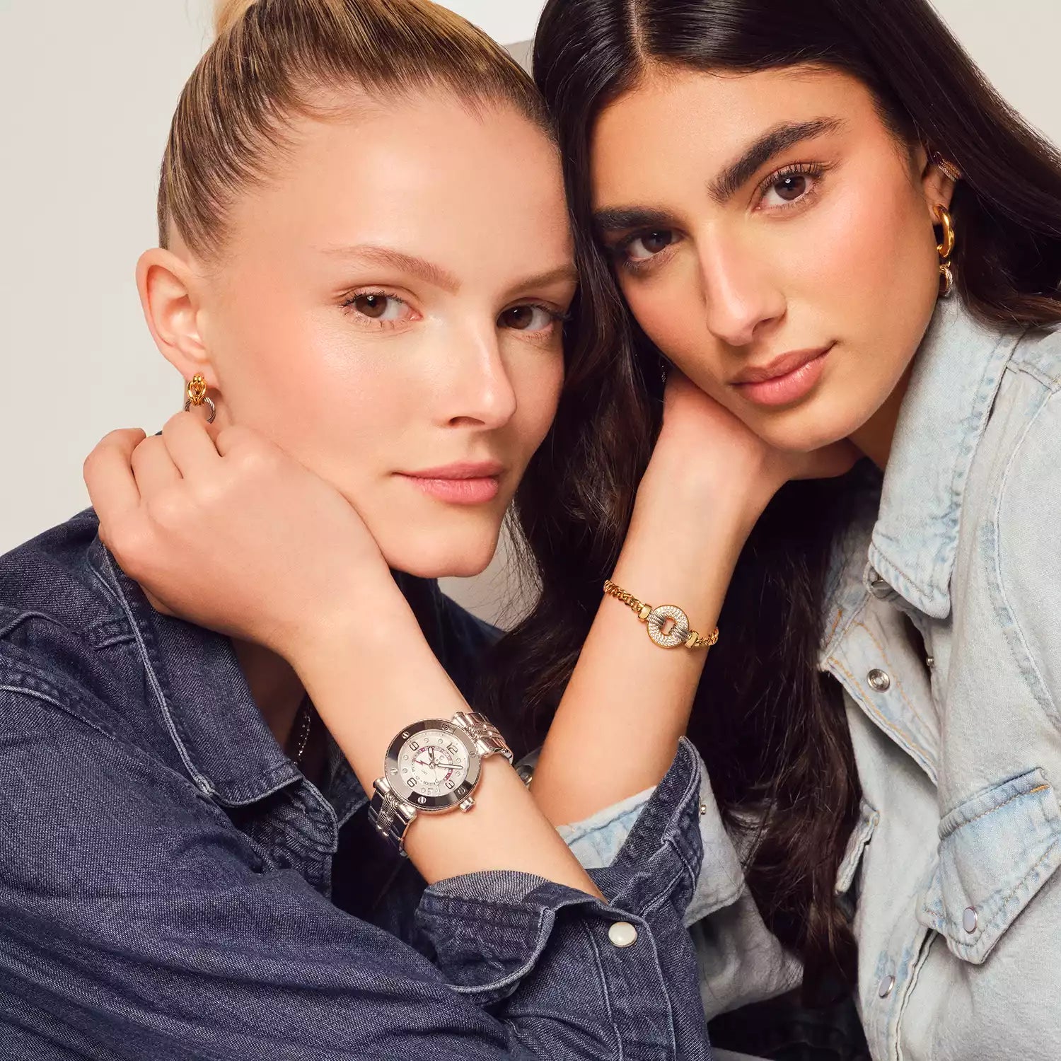 NAVIGATOR SURF GMT, 36MM, KUWARTS GMT KALIBRE, PUTING DIAL, 6 SCREWS BEZEL, BAKAL MAPAGPAPALIT PULSERAS - Charriol Geneve - Panoorin