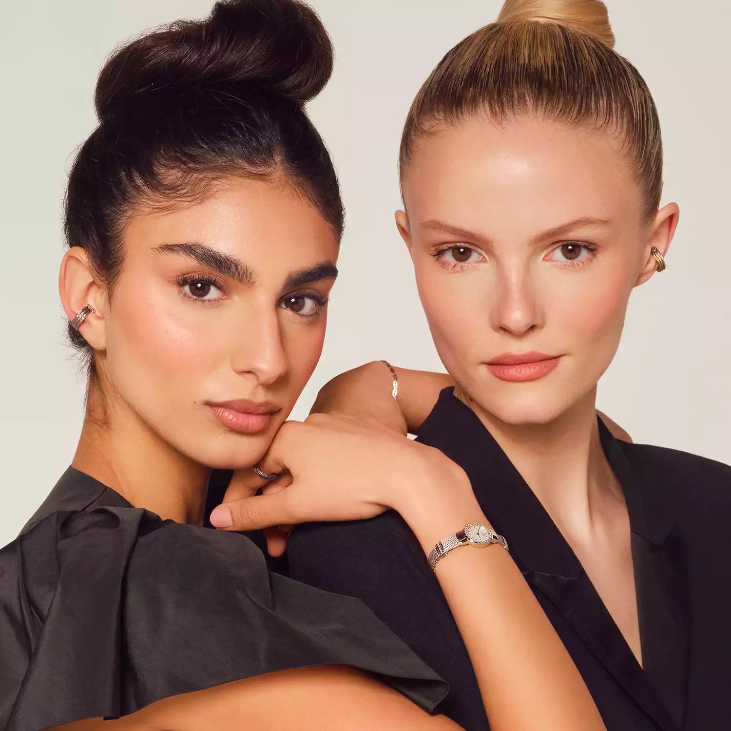 St Tropez icon 20mm Panoorin ang hindi kinakalawang na asero, bakal cable, 48 diamonds bezel at puting MOP dial - Charriol Geneve - Panoorin