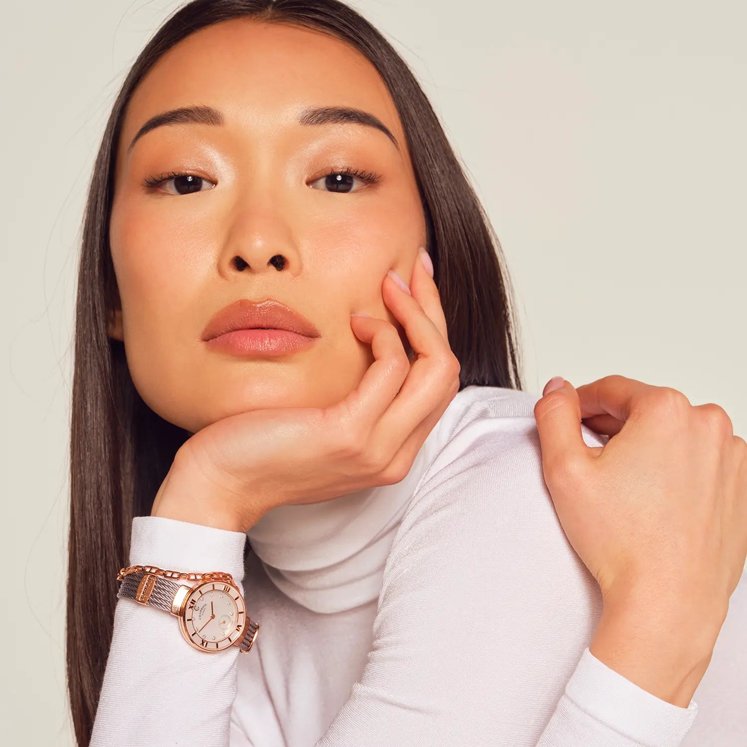 ST TROPEZ, 30MM, KUWARTS KALIBRE, INA-NG-PERLAS NA MAY 10 DIAMONDS DIAL, INA-NG PERLAS BEZEL, BAKAL CABLE PULSERAS - Charriol Geneve - Panoorin