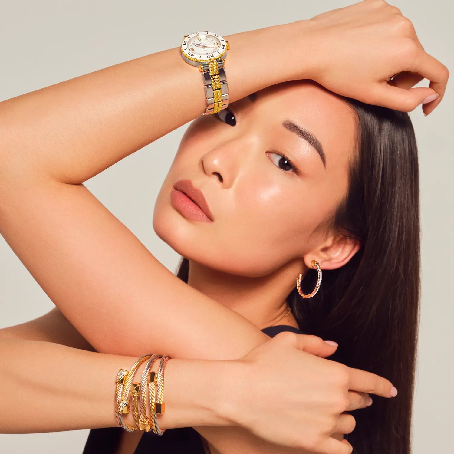 NAVIGATOR SURF, 36MM, AWTOMATIKONG KALIBRE, PUTING DIAL, PUTING BEZEL, BAKAL BICOLOR MAPAGPAPALIT BRACELET - Charriol Geneve - Panoorin