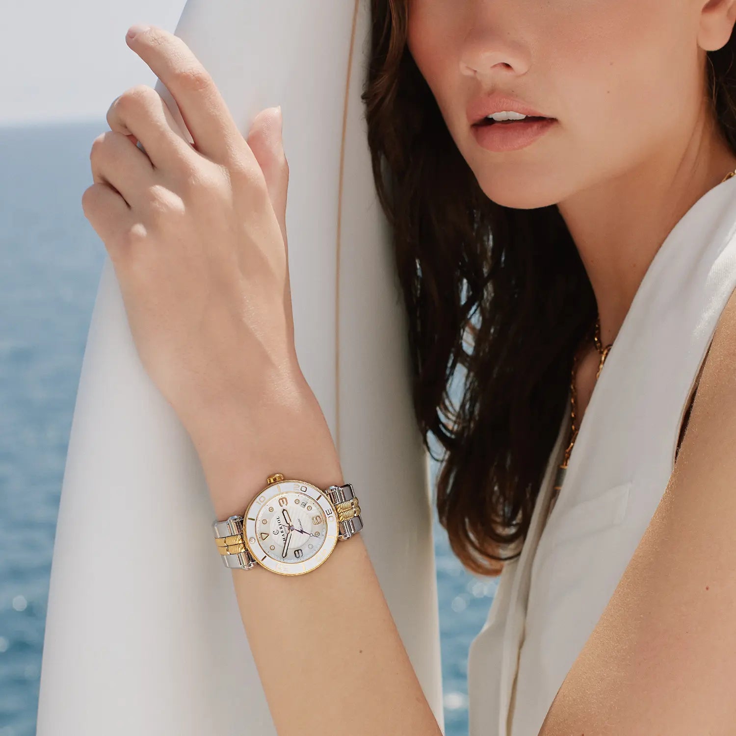 NAVIGATOR SURF, 36MM, AWTOMATIKONG KALIBRE, PUTING DIAL, PUTING BEZEL, BAKAL BICOLOR MAPAGPAPALIT BRACELET - Charriol Geneve - Panoorin