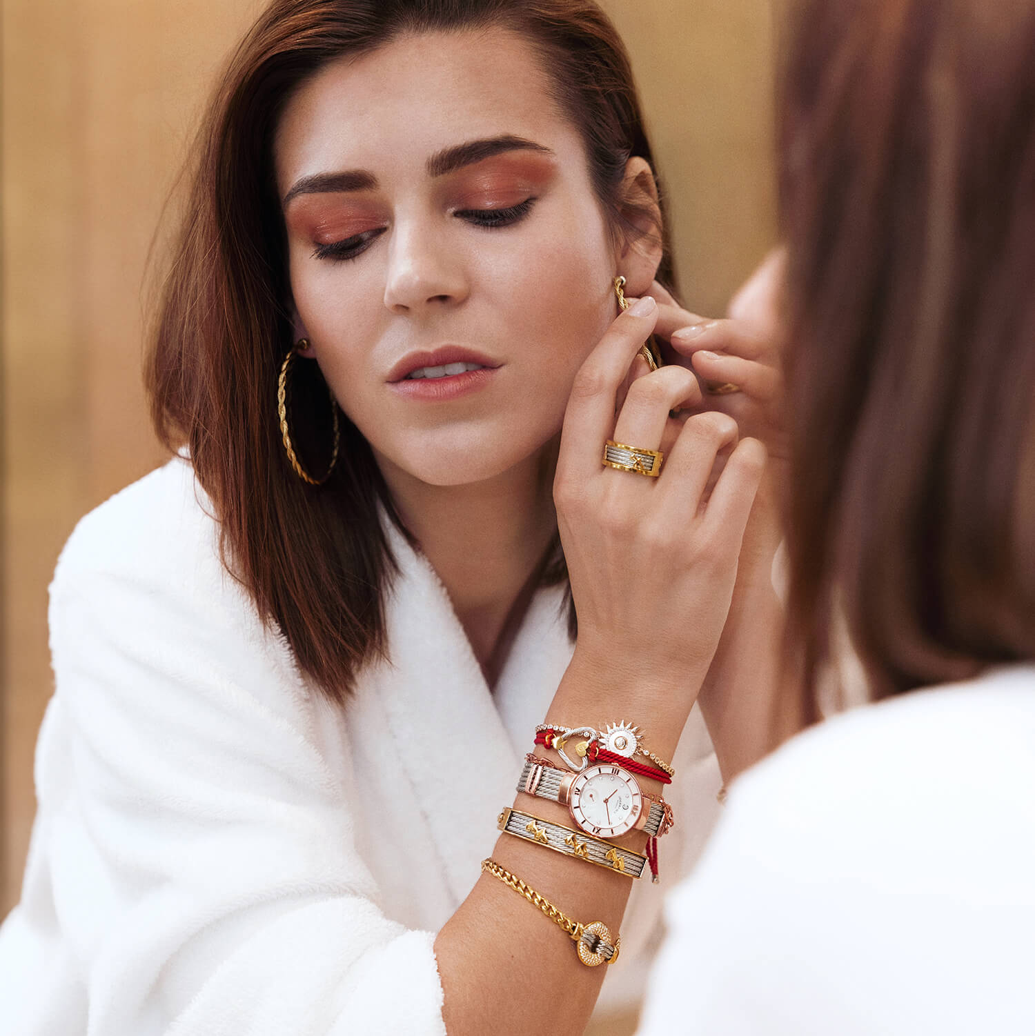 ST TROPEZ, 30MM, KUWARTS KALIBRE, INA-NG-PERLAS NA MAY 10 DIAMONDS DIAL, INA-NG PERLAS BEZEL, BAKAL CABLE PULSERAS - Charriol Geneve - Panoorin