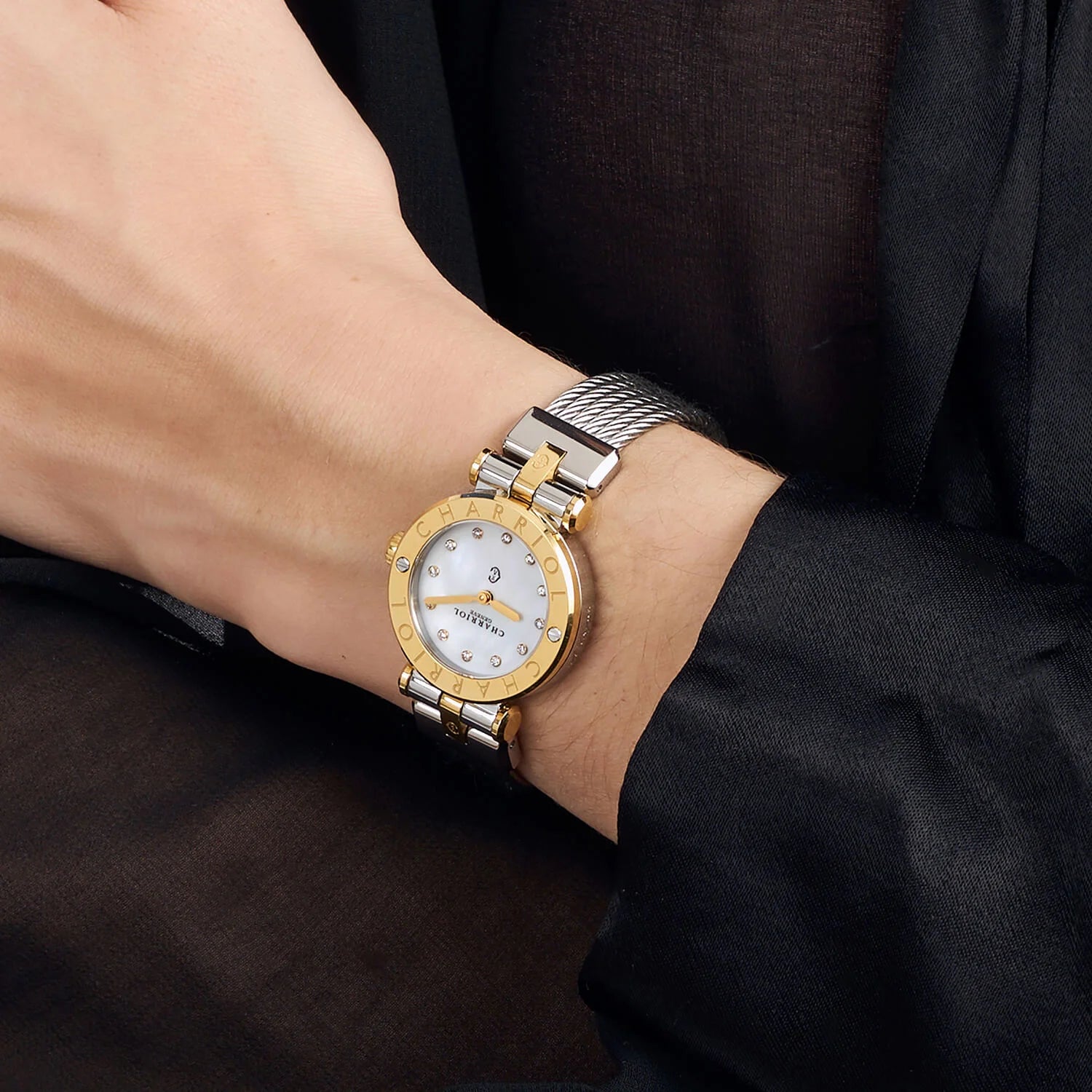 NAVIGATOR CRUISE, 28MM, QUARTZ CALIBRE, INA NG PERLAS NA MAY 12 DIAL DIAMONDS, "CHARRIOL CHARRIOL" BEZEL, STEEL CABLE MAPAGPAPALIT BRACELET